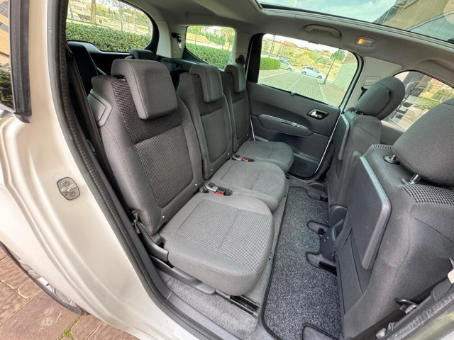 PEUGEOT 5008 Allure 1.6 HDI 115 FAP