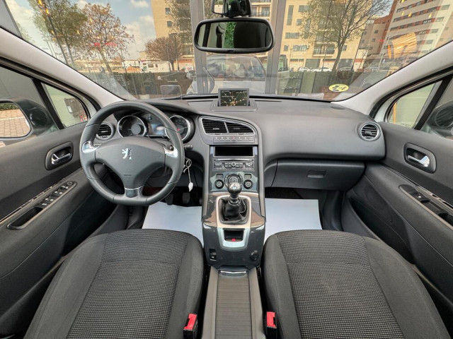 PEUGEOT 5008 Allure 1.6 HDI 115 FAP