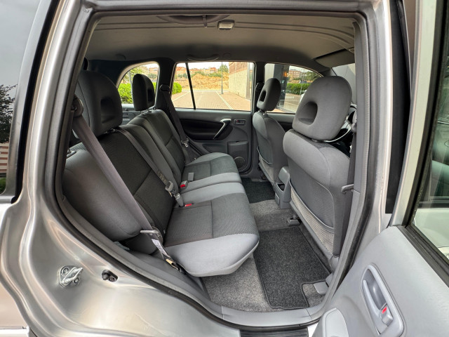 TOYOTA Rav4 2.0 D4D Luna 4X4