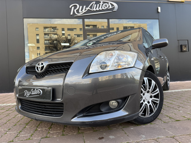 TOYOTA Auris 1.4 D4D Luna