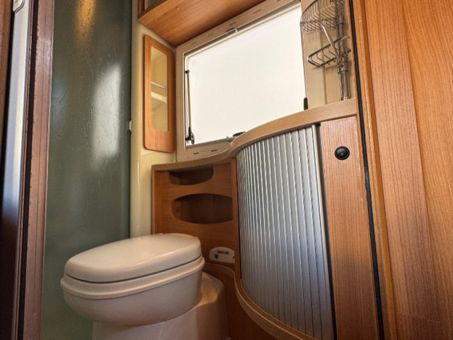 AUTOCARAVANA PERFILADA CHAUSSON ALLEGRO 83