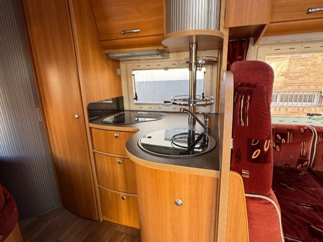 AUTOCARAVANA PERFILADA CHAUSSON ALLEGRO 83