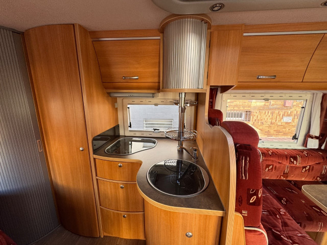 AUTOCARAVANA PERFILADA CHAUSSON ALLEGRO 83