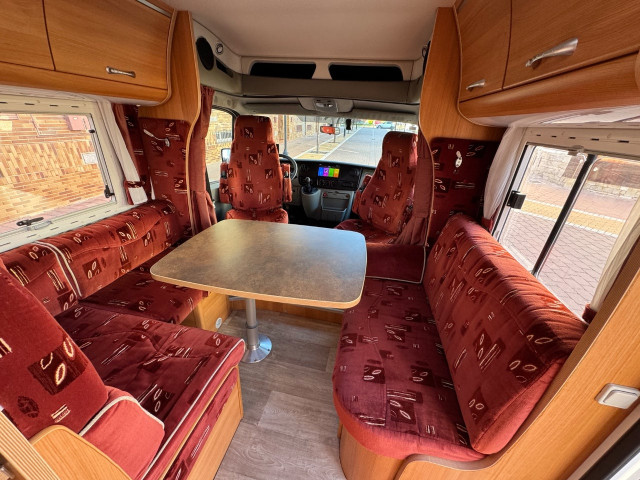 AUTOCARAVANA PERFILADA CHAUSSON ALLEGRO 83