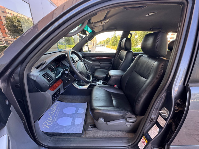 TOYOTA Land Cruiser 3.0 D4D VXL