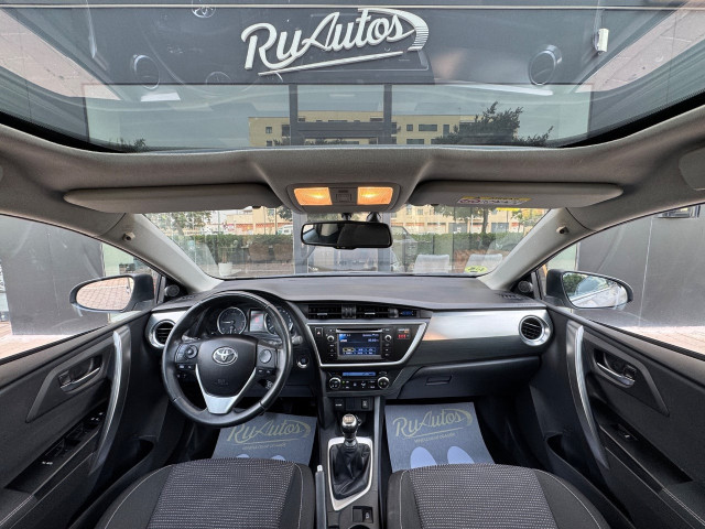 TOYOTA Auris 120D Live