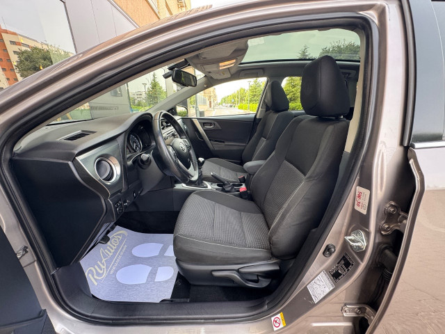 TOYOTA Auris 120D Live