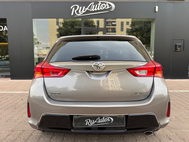 TOYOTA Auris 120D Live