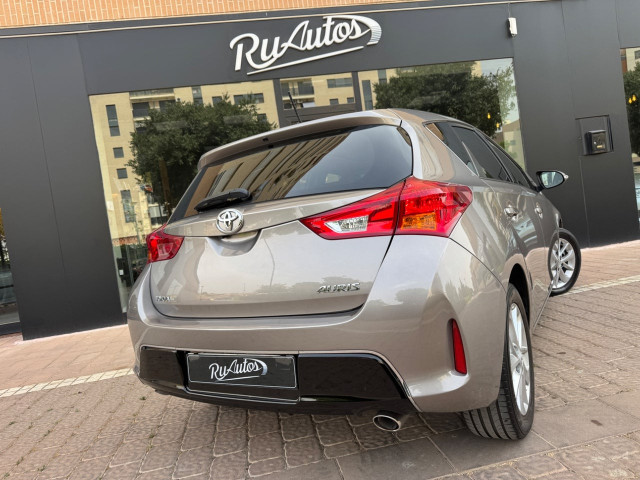 TOYOTA Auris 120D Live