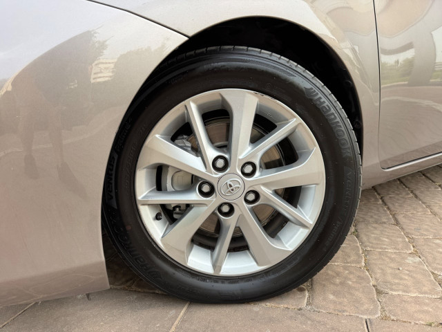 TOYOTA Auris 120D Live
