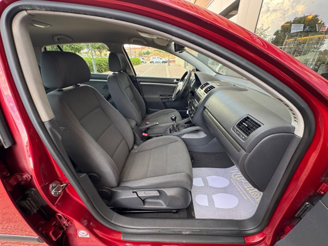 VOLKSWAGEN Golf 1.6 FSI Highline