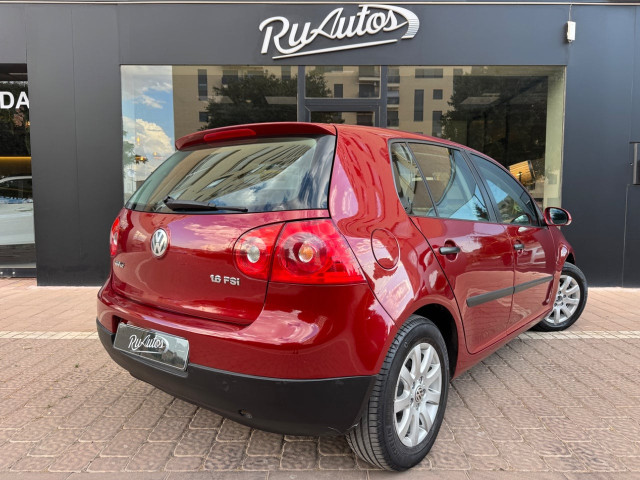 VOLKSWAGEN Golf 1.6 FSI Highline