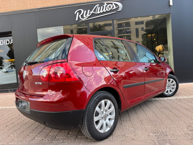VOLKSWAGEN Golf 1.6 FSI Highline