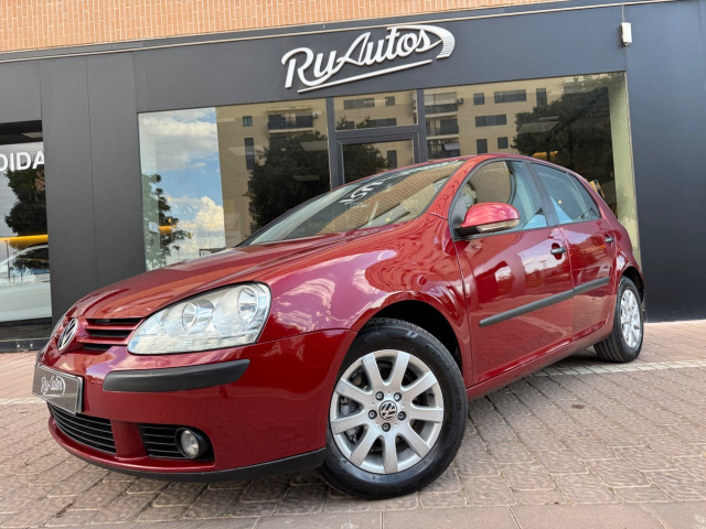 VOLKSWAGEN Golf 1.6 FSI Highline