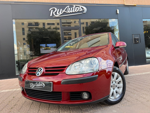 VOLKSWAGEN Golf 1.6 FSI Highline